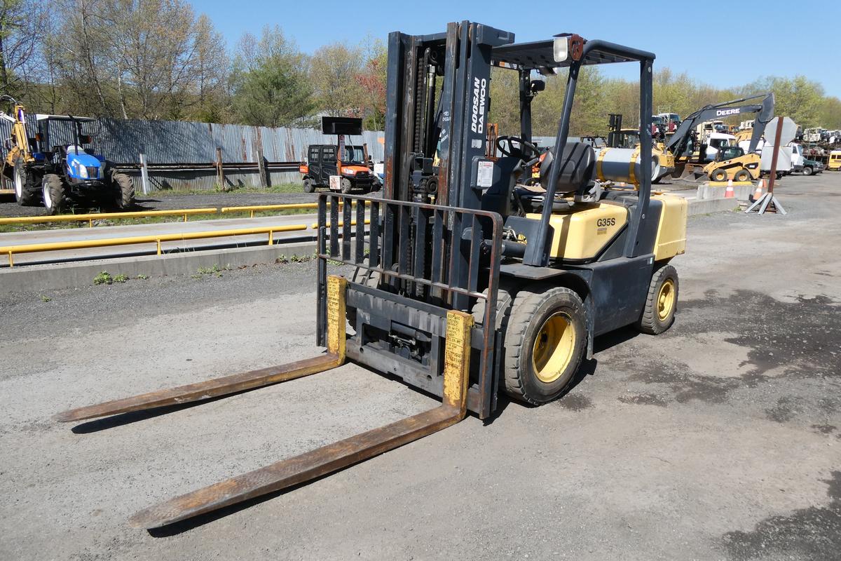 Daewoo Doosan G35S-2 Propane Pneumatic Forklift